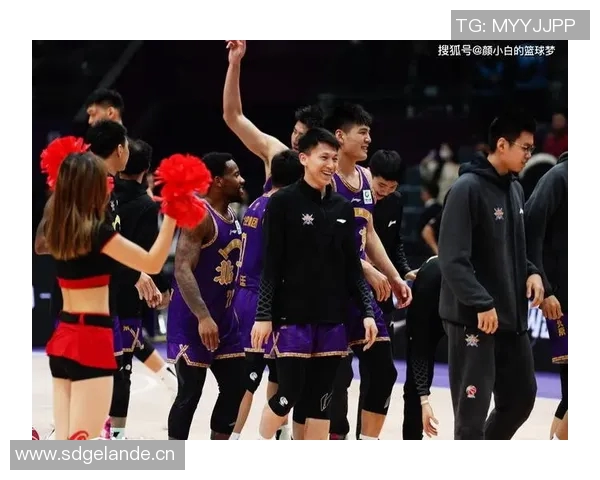 弗菲表现出色6投3中贡献12分3篮板1助攻1盖帽展现实力